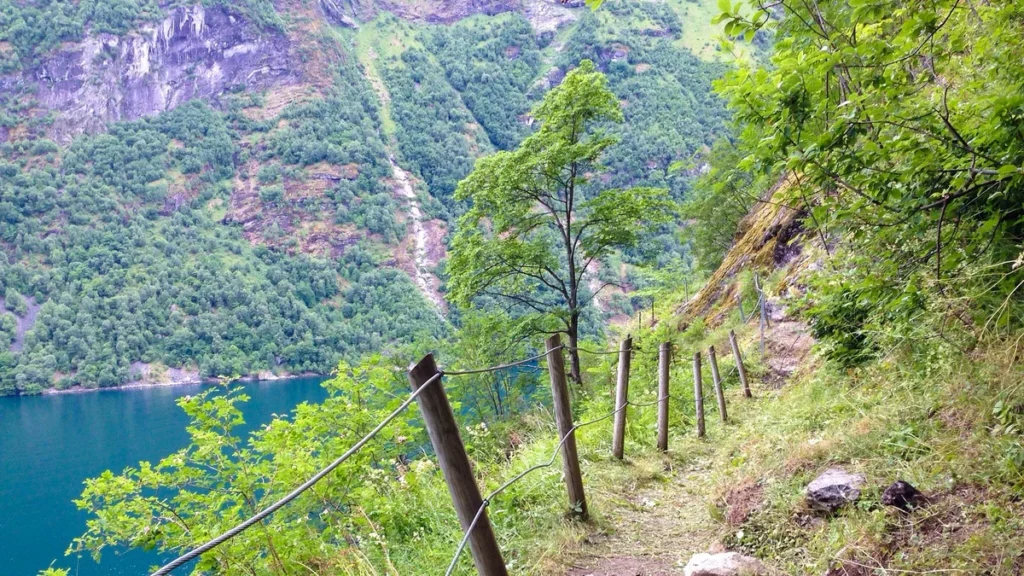 Hike to Skageflå