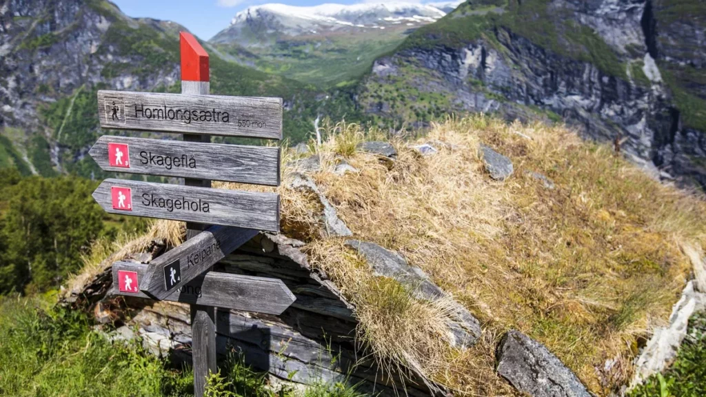 Hike to Skageflå